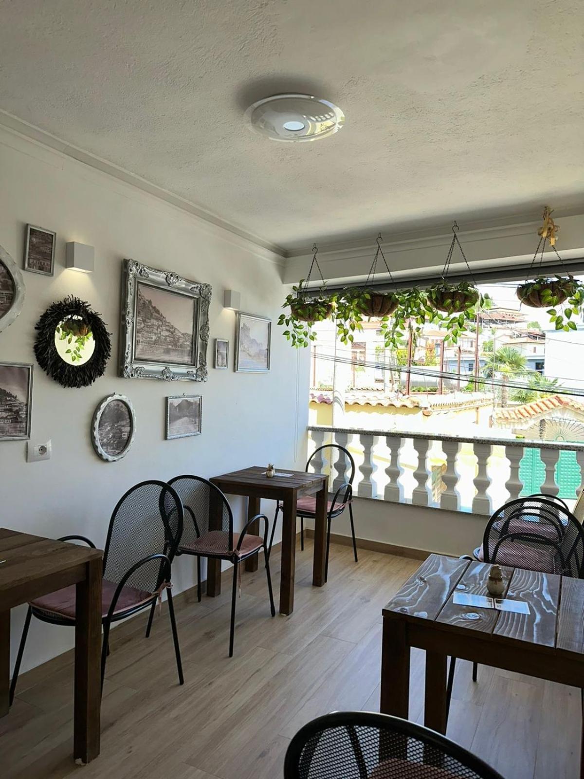 Vila Fatos Qama Берат Екстериор снимка