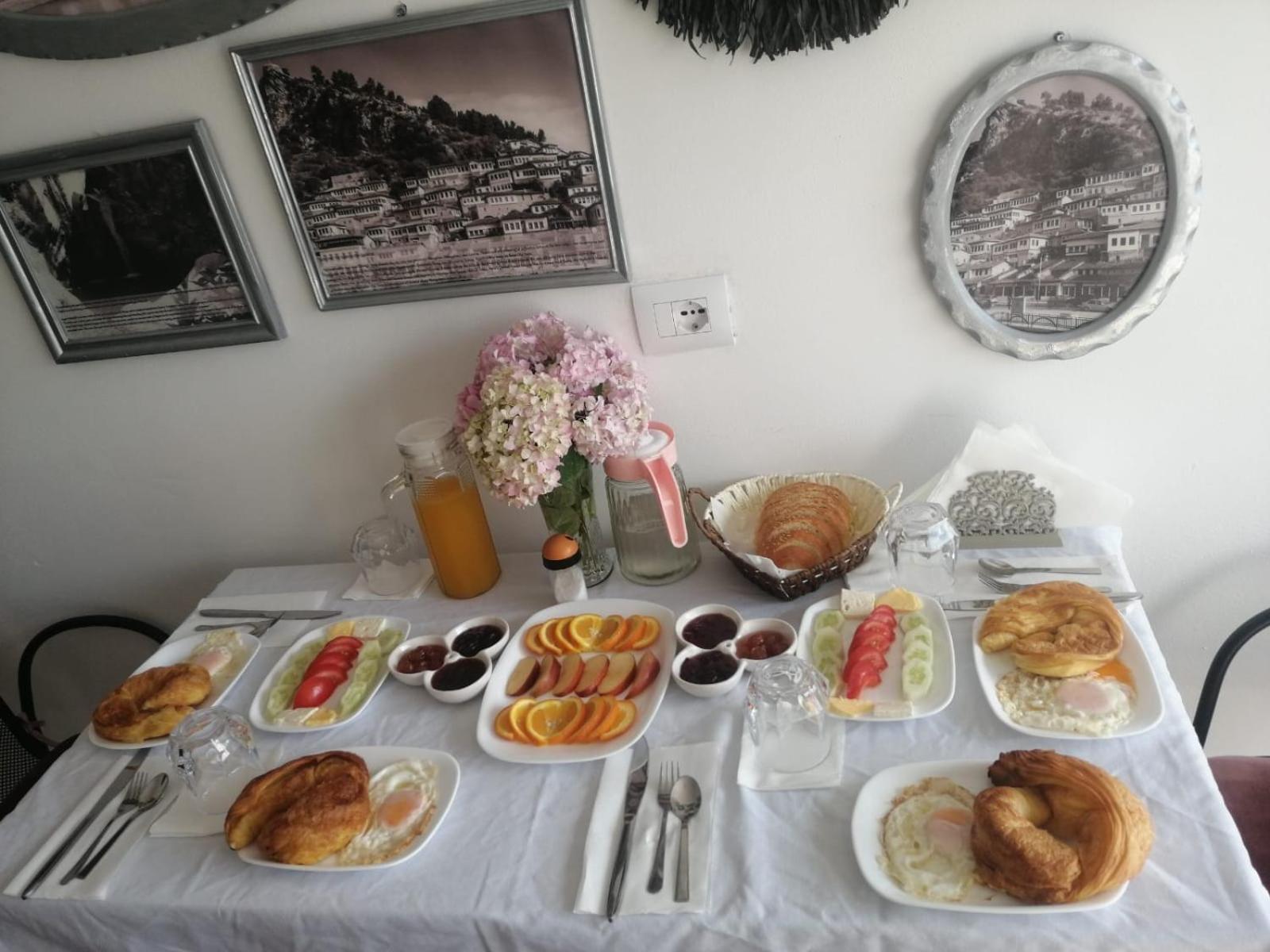 Vila Fatos Qama Берат Екстериор снимка
